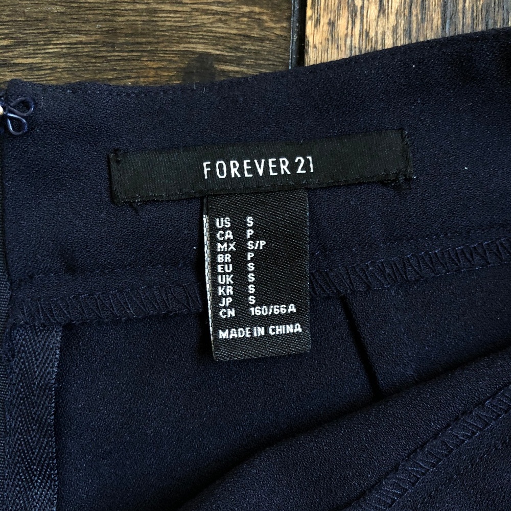 FITTED SHORTS - Picture 2 of 3